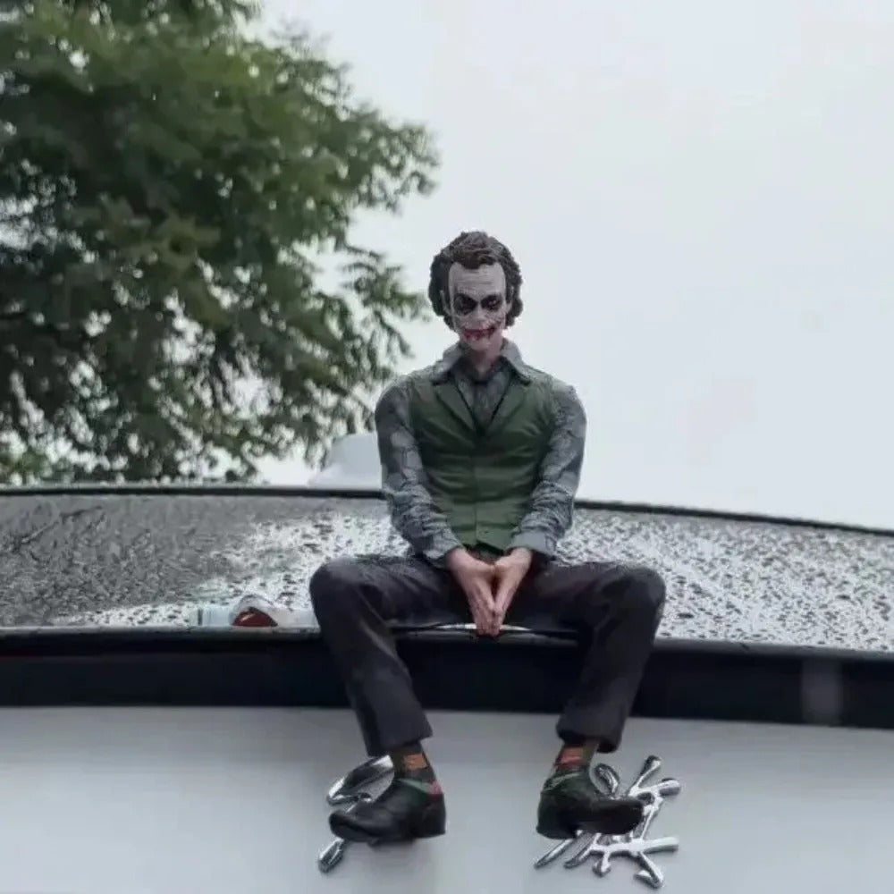 Action Figure Joker Heath Ledger Sentado – Pingente Carro/Teto DC Estátua PVC Colecionável | Bankai Boss