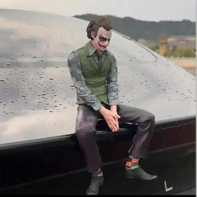 Action Figure Joker Heath Ledger Sentado – Pingente Carro/Teto DC Estátua PVC Colecionável | Bankai Boss